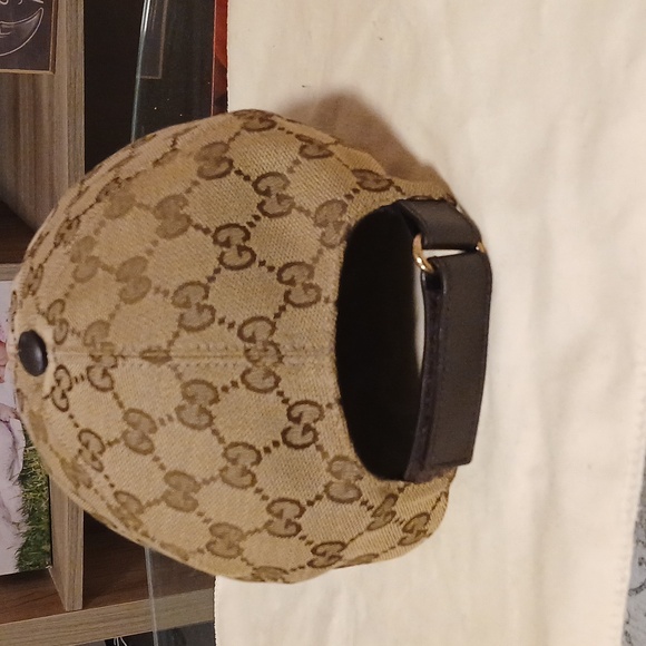 Gucci hat 100% authentic, purchased holt renfrew - Picture 5 of 5